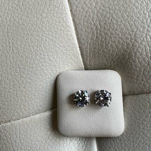 Moissanite earring and necklace 14K with GRA certificate..